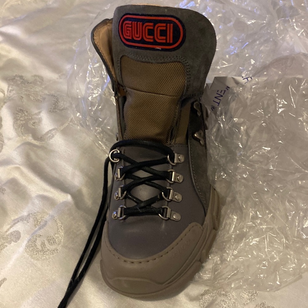 pair of Gucci boots new paid 1200 willing to take 500 or best off no low balling